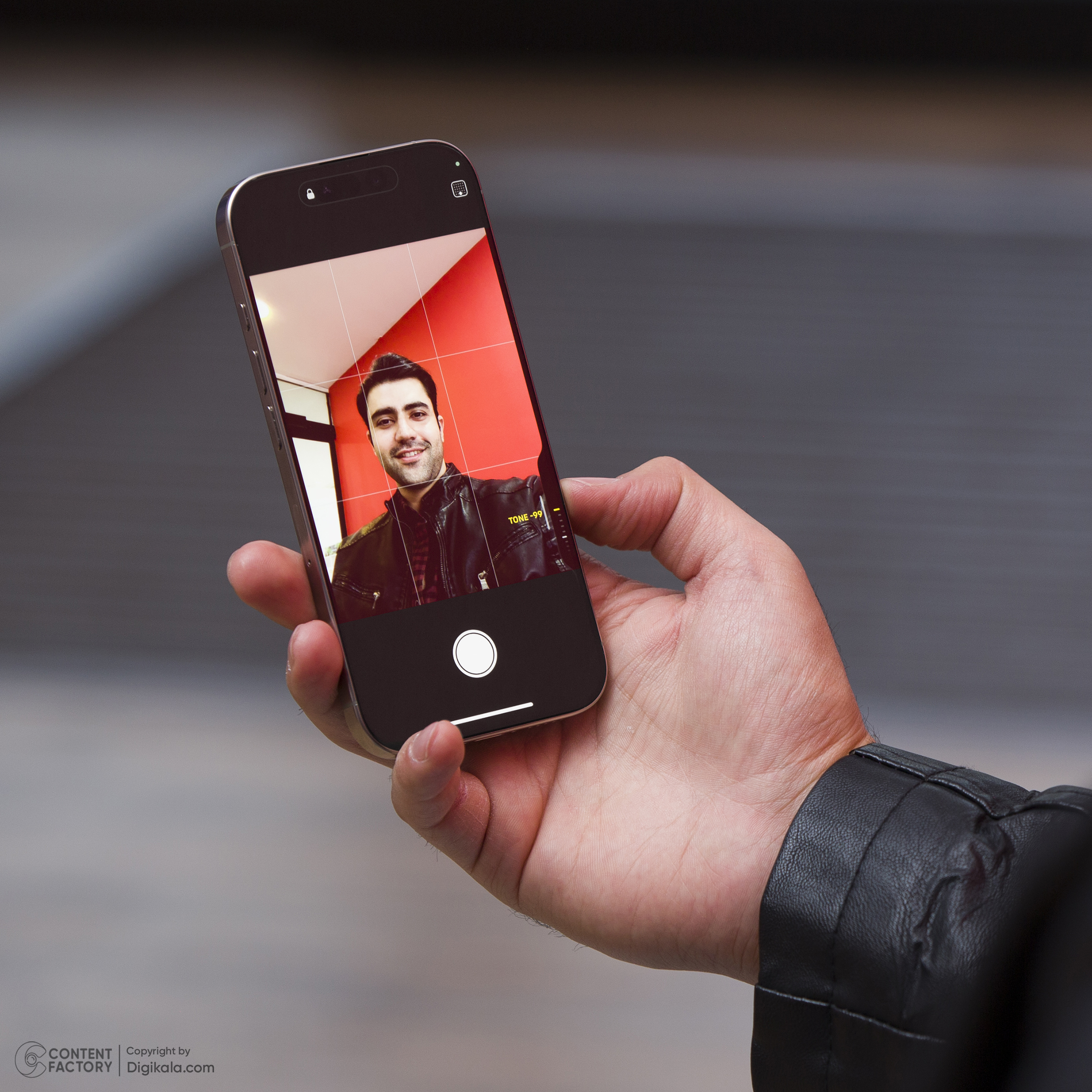 گوشی موبایل اپل مدل iPhone 16 Pro ZAA دو سیم کارت ظرفیت 256 گیگابایت و رم 8 گیگابایت - به همراه شارژر 20 وات اپل